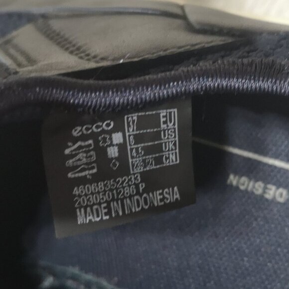 Ecco Ladies Size 6 Navy & White Slip On Sneakers - Picture 7 of 10